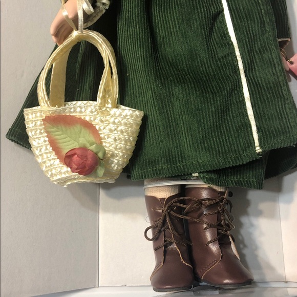 ERIN • TRADITIONS DOLL COLLECTION - Picture 7 of 11